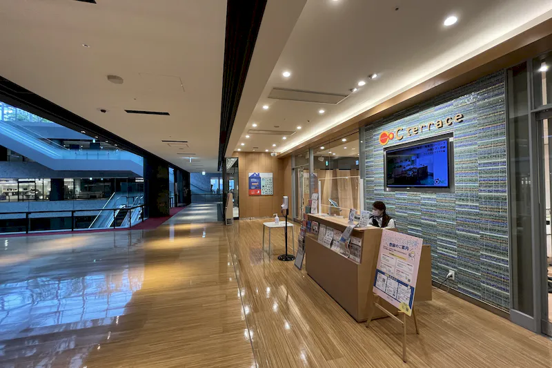 【グランフロント大阪】料理教室や飲食販売・プロモーション等の様々な用途に利用可能な商業施設内のキッチン付きイベントスペース（半面サイズ）