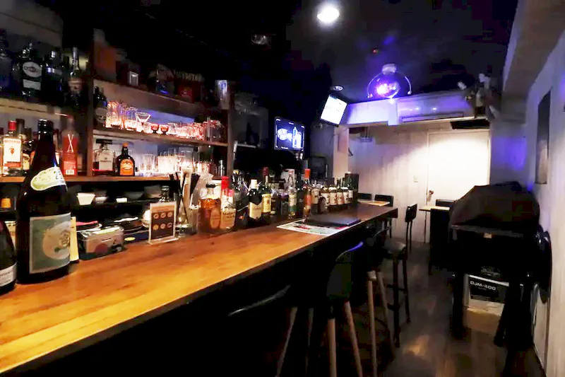 【池尻大橋駅1分】飲食提供や音楽イベントでの利用可能な間借りバースペース（夜の部）