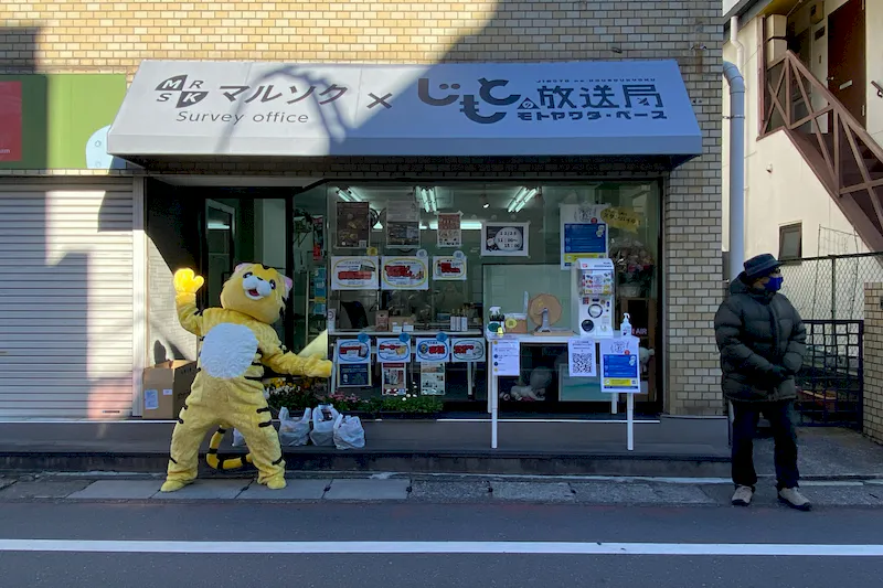【本八幡駅6分】物販や食物販に適した通り沿いにあるモニターが魅力のイベントスペース