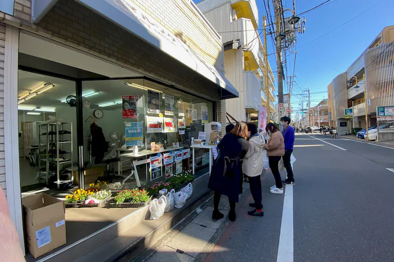 【本八幡駅6分】物販や食物販に適した通り沿いにあるモニターが魅力のイベントスペース