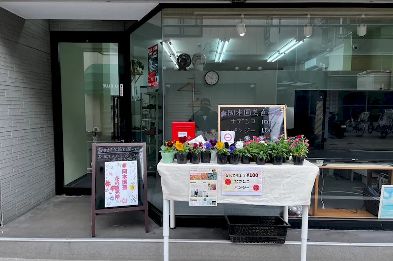 【本八幡駅6分】物販や食物販に適した通り沿いにあるモニターが魅力のイベントスペース