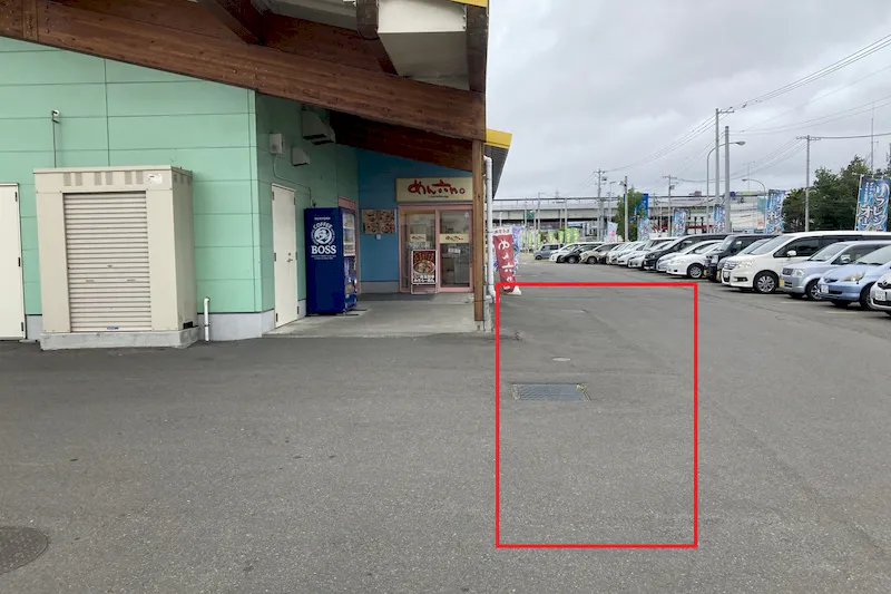 【ダイナム北海道札幌東雁来店ゆったり館｜割引キャンペーン実施中】キッチンカーやプロモーションに最適なアミューズメント施設のイベントスペース(店舗正面入口前）