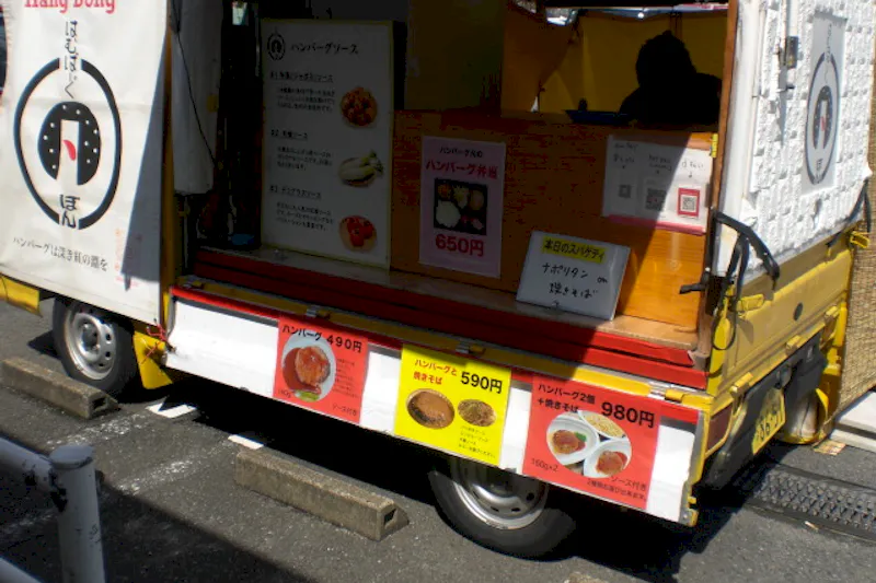 【レガネット朝倉街道】駐車場側入口 販促プロモーションやキッチンカー出店に最適なスーパー屋外催事イベントスペース