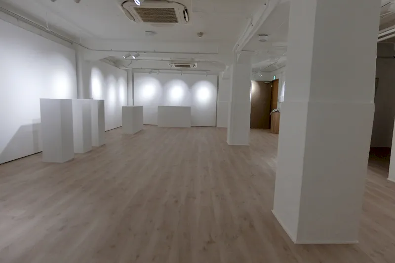【東銀座駅2分／銀座駅5分】白が基調の広々としたギャラリースペースです。