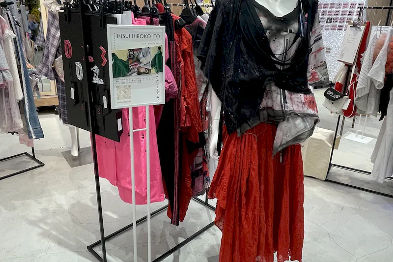 【ラフォーレ原宿／明治神宮前駅1分】愛と狂気のマーケット ポップアップストアやアート展示、商品PR等に最適、販売員スタッフ不要なラック(貸出什器)