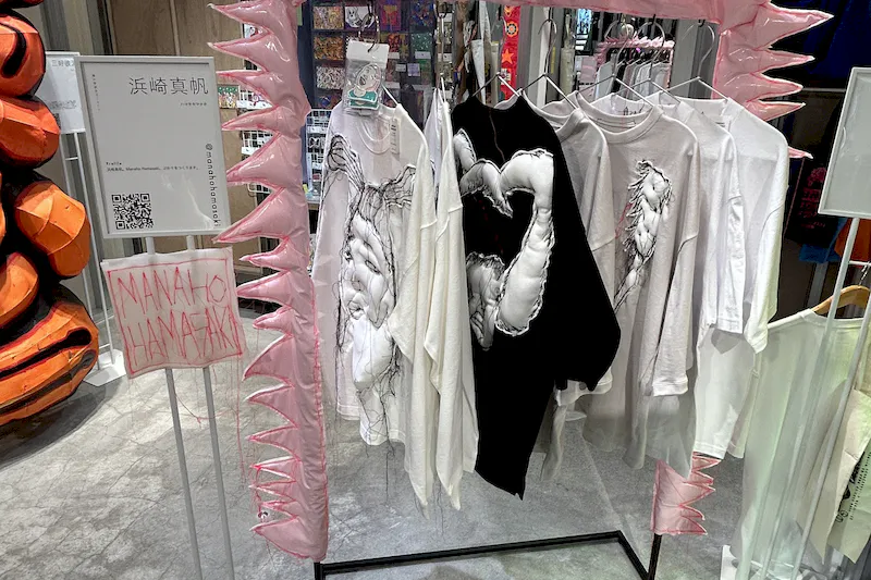 【ラフォーレ原宿／明治神宮前駅1分】愛と狂気のマーケット ポップアップストアやアート展示、商品PR等に最適、販売員スタッフ不要なラック(貸出什器)