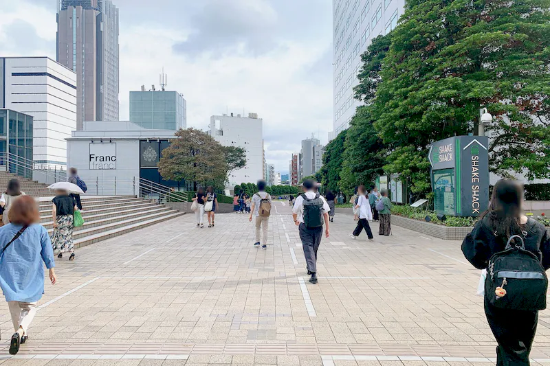 【新宿サザンテラスマルシェ / 2026年は原則第2土日・第4土日の月4日間開催 / 新宿駅南口2分】バスタ新宿そば、新宿サザンテラス(屋外)開催のマルシェスペース