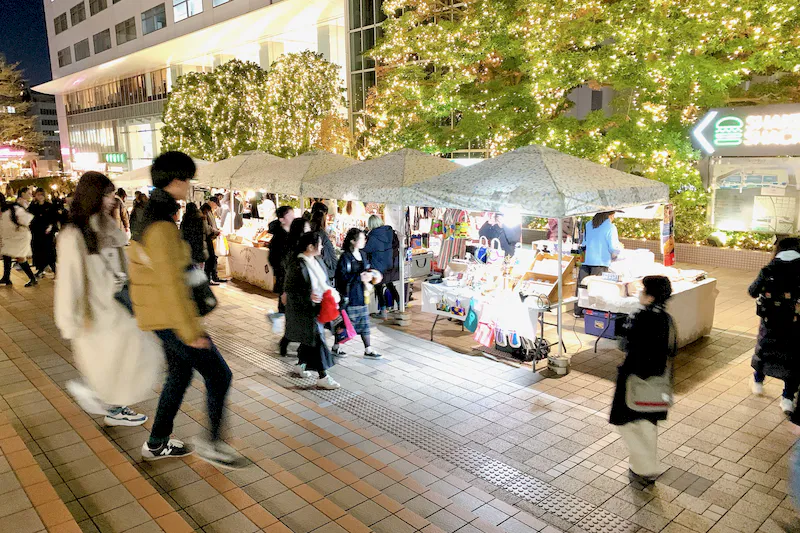 【新宿サザンテラスマルシェ / 2026年は原則第2土日・第4土日の月4日間開催 / 新宿駅南口2分】バスタ新宿そば、新宿サザンテラス(屋外)開催のマルシェスペース