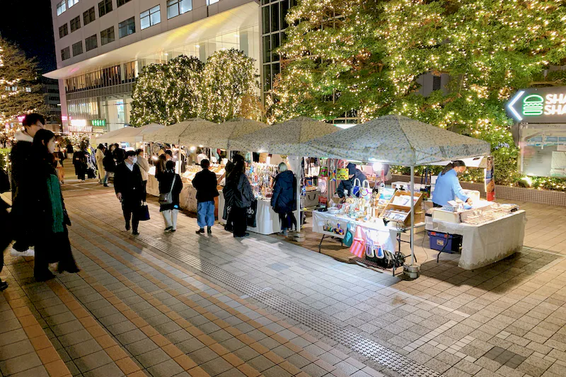 【新宿サザンテラスマルシェ / 2026年は原則第2土日・第4土日の月4日間開催 / 新宿駅南口2分】バスタ新宿そば、新宿サザンテラス(屋外)開催のマルシェスペース