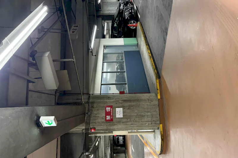 【ウィング新橋】京急しんちか駐車場内の小部屋_新橋_銀座
