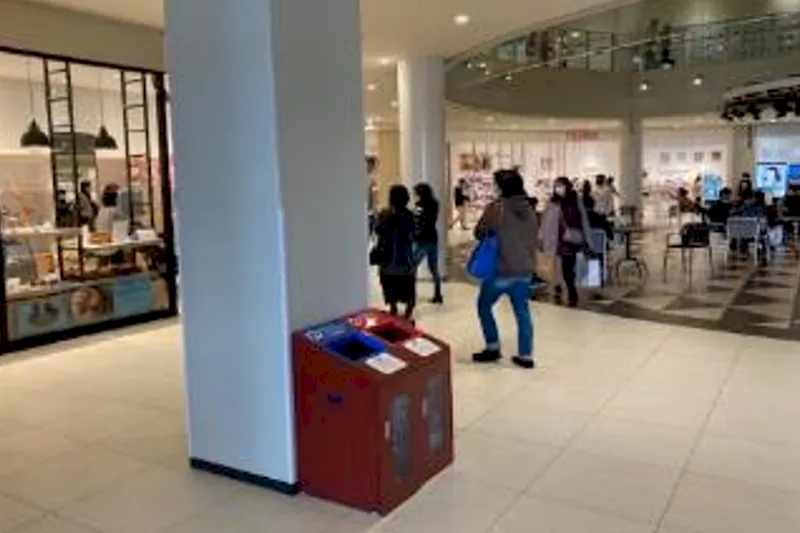 【三井アウトレットパーク 北陸小矢部】1階 東口屋内エレベーター前