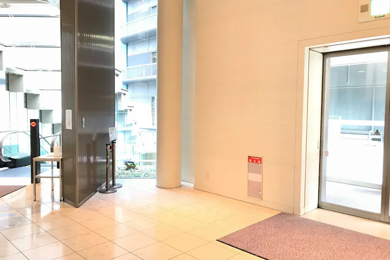 【毎日インテシオ】オフィスワーカー向けの小規模PRイベントや物販に最適な大規模オフィスビル内のイベントスペース(2階出入口付近)