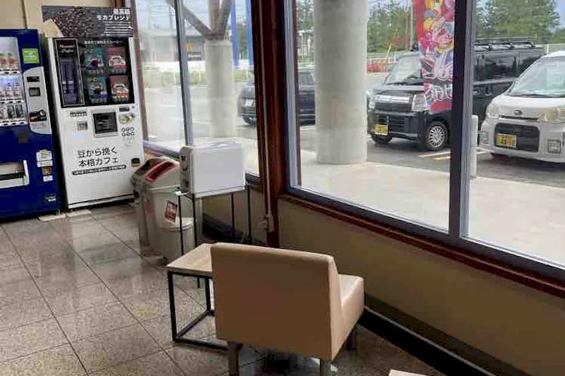 【ダイナム鳥取境港店｜割引キャンペーン実施中】プロモーションに最適なアミューズメント施設のイベントスペース（正面出入口左）