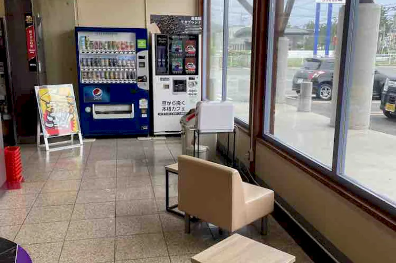 【ダイナム鳥取境港店｜割引キャンペーン実施中】プロモーションに最適なアミューズメント施設のイベントスペース（正面出入口左）