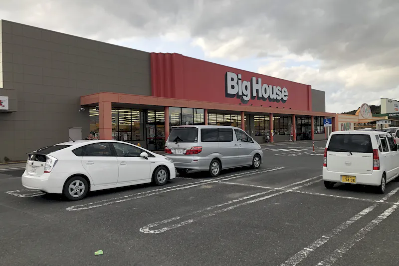 【フレスポつきだてショッピングセンター】プロモーションやキッチンカー利用が可能な店舗前駐車場スペース