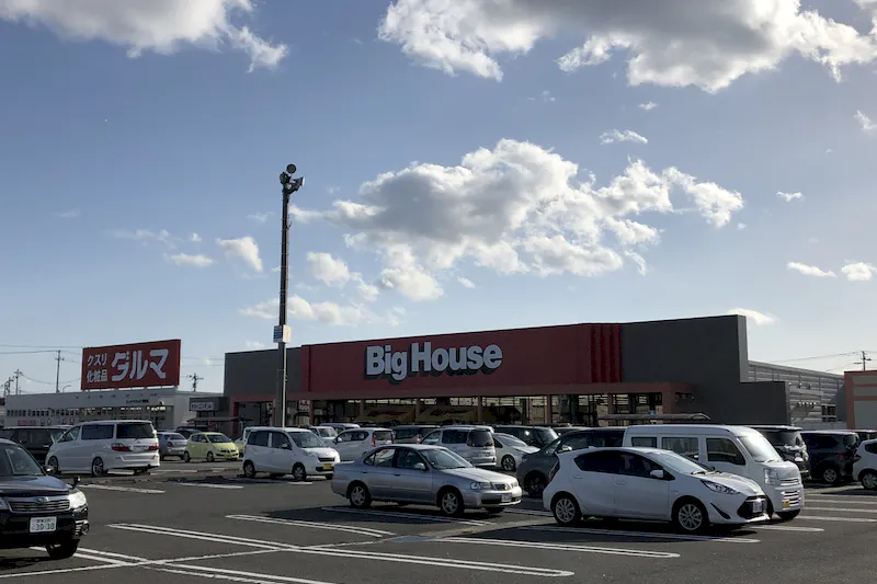 【フレスポつきだてショッピングセンター】プロモーションやキッチンカー利用が可能な店舗前駐車場スペース