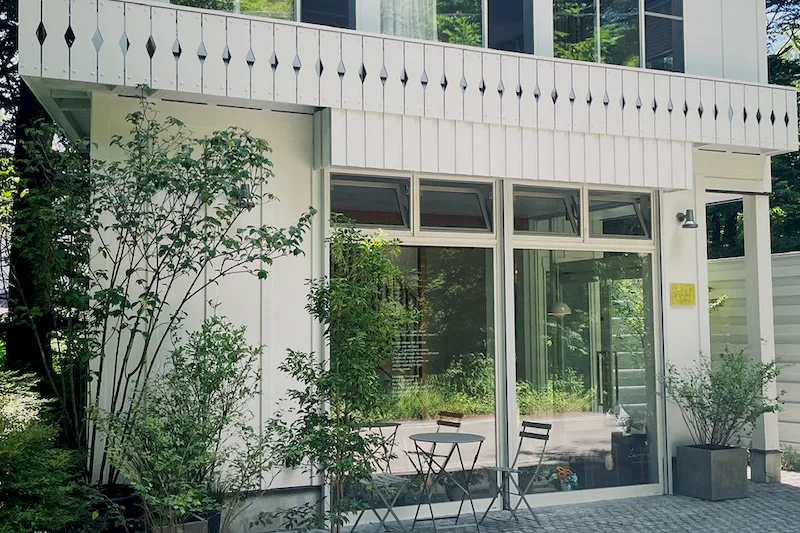 【旧軽井沢】テニスコート通り1階路面｜ジュエリー・アート展示に最適なプレミアム・ポップアップスペース