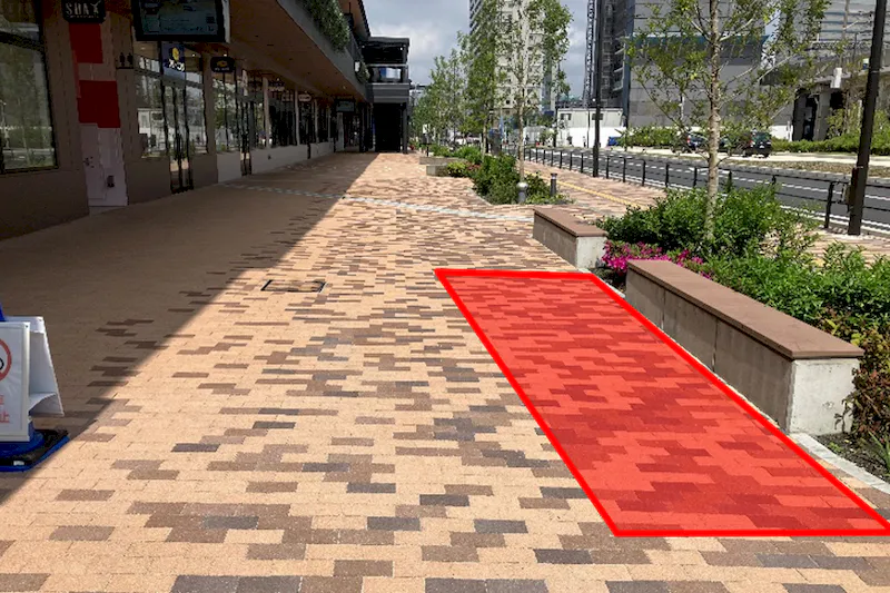 【ららテラスTOKYO-BAY】1F　通路(横断歩道前)