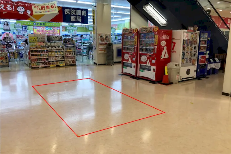 【フレスポ若葉台】プロモーションや食品販売に適した1Fエスカレーター下スペースの画像