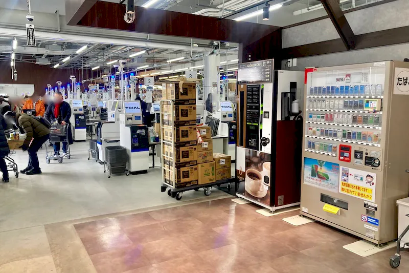【メガセンタートライアル上熊本店】フードコート付近イベントスペース※【電源なし】（※NG業種有）