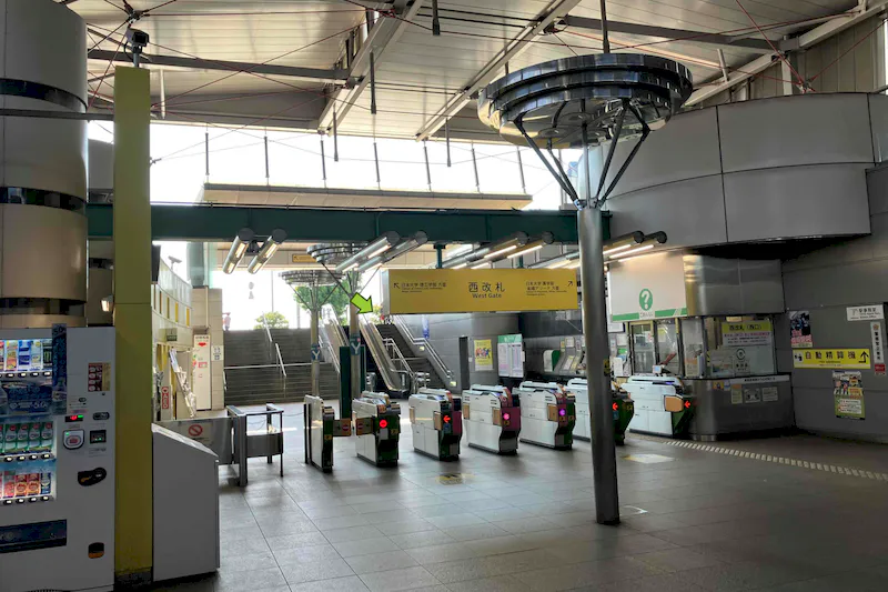 【船橋日大前駅】プロモーションや食物販に最適な人流の多い西口改札前スペース
