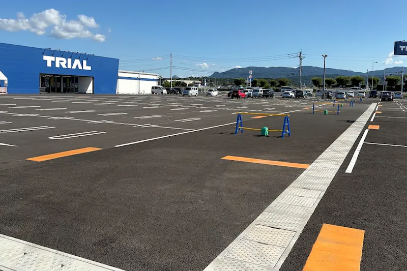 【スーパーセンタートライアル上毛店】【中スペース】駐車場スペースB_10号線側駐車場内　※電源なし