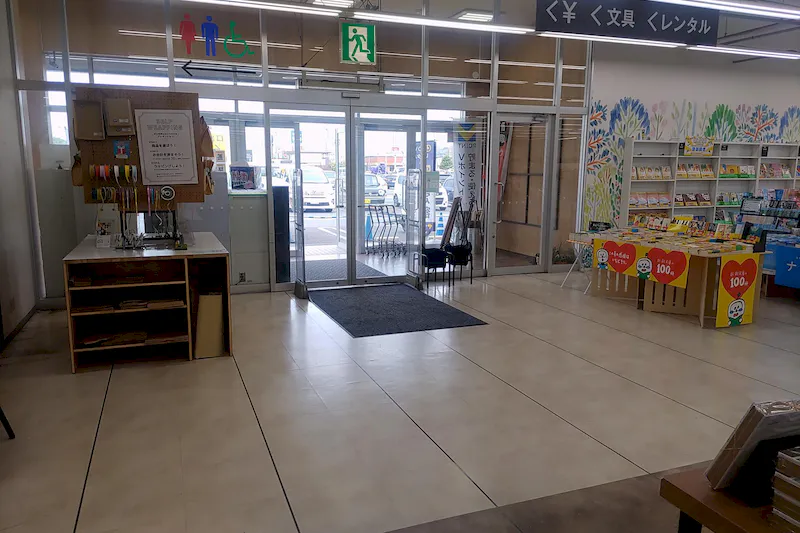 【TSUTAYA佐倉店】物販やプロモーションに適した入口左側イベントスペース