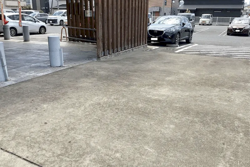 【ダイナム前橋店ゆったり館｜割引キャンペーン実施中】キッチンカーや各種プロモーションイベントに最適なアミューズメント施設のイベントスペース（正面出入口）