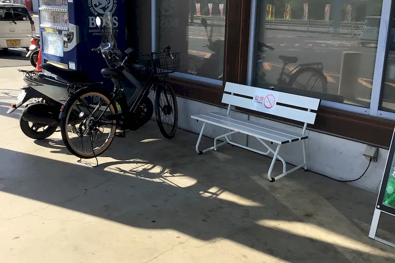 【ダイナム玉野店｜割引キャンペーン実施中】キッチンカーやプロモーションに最適なアミューズメント施設のイベントスペース（出入口左）