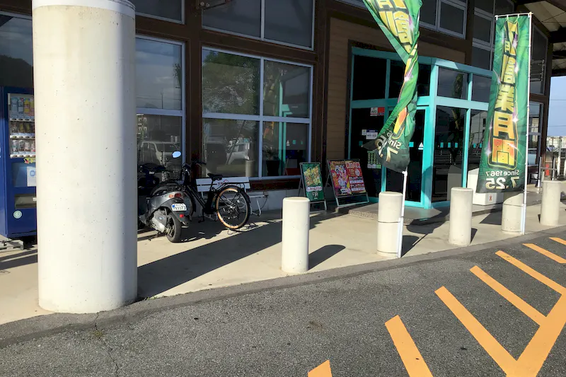 【ダイナム玉野店｜割引キャンペーン実施中】キッチンカーやプロモーションに最適なアミューズメント施設のイベントスペース（出入口左）