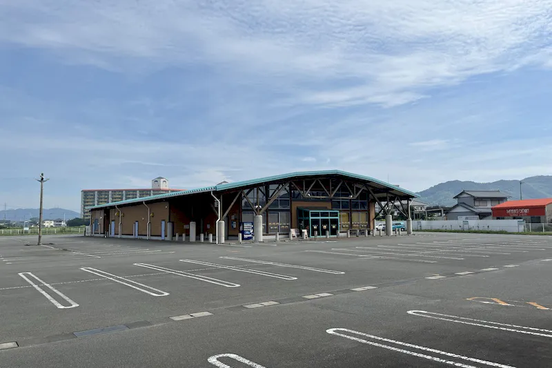 【ダイナム徳島小松島店｜割引キャンペーン実施中】キッチンカーやプロモーションに最適なアミューズメント施設のイベントスペース