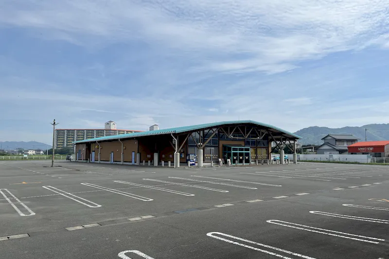 【ダイナム徳島小松島店｜割引キャンペーン実施中】キッチンカーやプロモーションに最適なアミューズメント施設のイベントスペース