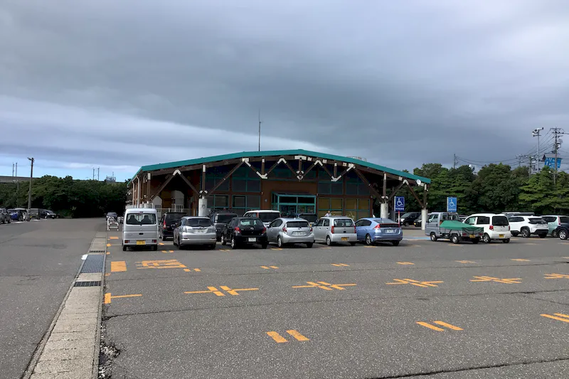 【ダイナム糸魚川店｜割引キャンペーン実施中】キッチンカーでの出店に最適なアミューズメント施設の駐車場イベントスペース