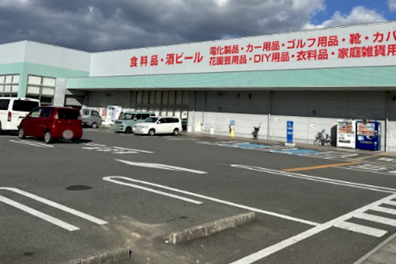 【エフマート鈴鹿インター】風除室食品側　販促プロモーションに最適なスーパー店内催事イベントスペース