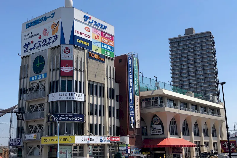 【王子駅前サンスクエア／A区画】雑貨、小物、オリジナルグッズなどのポップアップストアやプロモーションイベントに適した駅チカの地域密着型複合商業施設の入口前イベントスペース