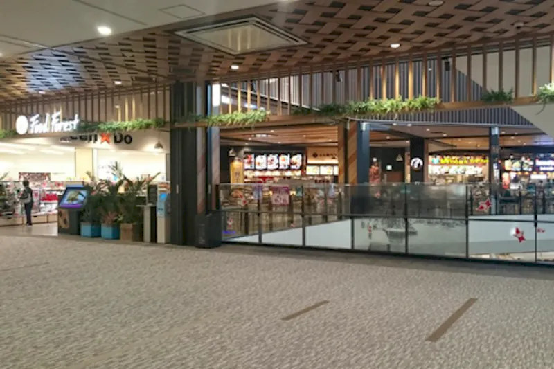 【イオンモール神戸南】フードコート前の画像