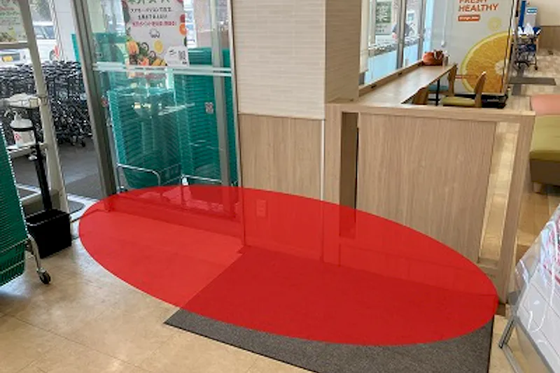 【ベイシア 古河総和店】各種プロモーションや食物販に最適な食品入口ガラス面催事イベントスペース