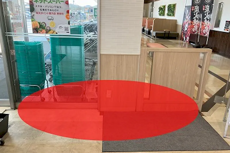 【ベイシア 古河総和店】各種プロモーションや食物販に最適な食品入口ガラス面催事イベントスペース