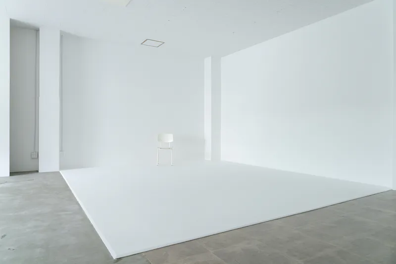 【森下駅2分】ファッション系の展示販売会やアート作品展、ポップアップに最適な駅近路面のシンプルで清潔感のあるギャラリースペース