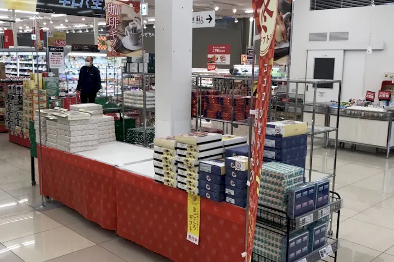 【西友　佐久野沢店】店内入口付近　プロモーション用途や物販、食物販のポップアップストアに最適なスーパー店内催事イベントスペース