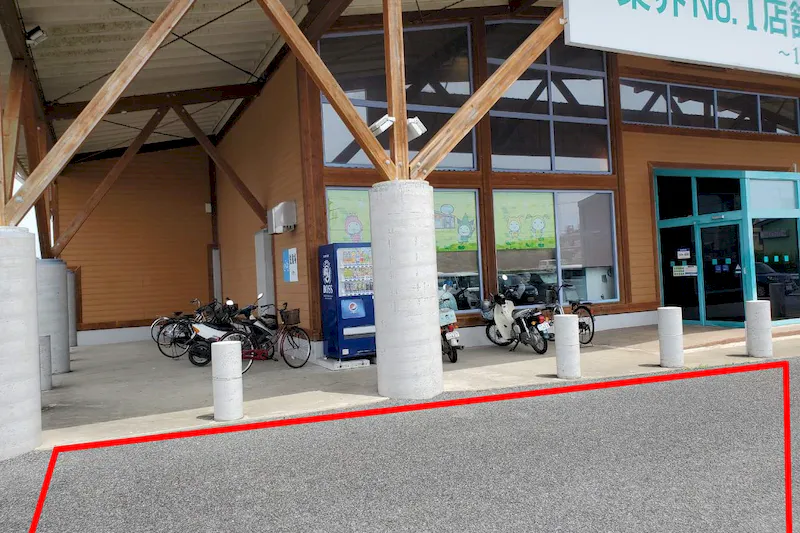 【ダイナム千葉海上店ゆったり館｜割引キャンペーン実施中】プロモーションイベントに最適なアミューズメント施設のイベントスペース（付属棟側・店舗出入口前）