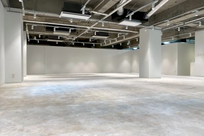 【渋谷駅7分】アパレル展示会やポップアップストアに適した豊富な什器が便利な広々イベントスペース