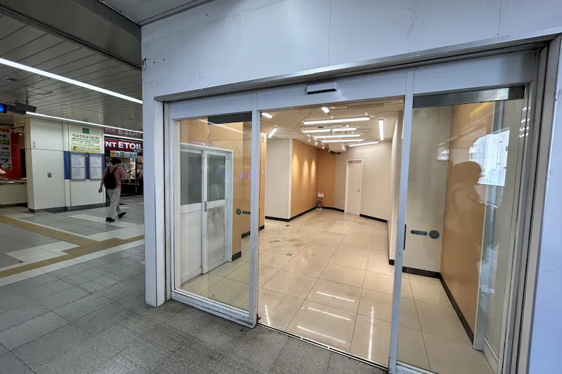 【横浜市営地下鉄ブルーライン上永谷駅】各種プロモーションや物販に最適な人通りの多い改札外イベントスペース