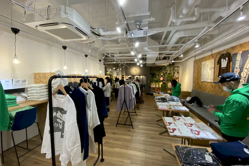 【神保町駅3分】ファミリーセールや撮影会、ポップアップストアの会場に適した音・映像・調光を可変できる緑を基調としたイベントスペース