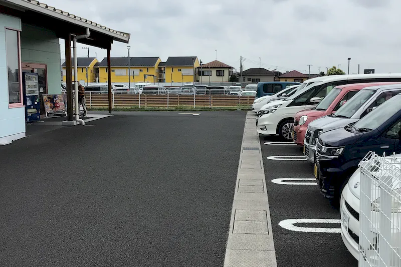 【ダイナム神奈川秦野店｜割引キャンペーン実施中】キッチンカーでの出店に最適なアミューズメント施設のイベントスペース