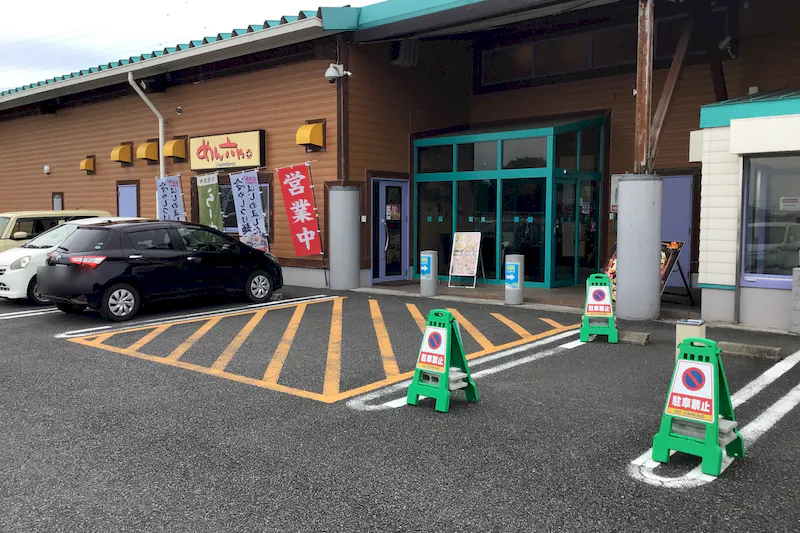 【ダイナム群馬安中店｜割引キャンペーン実施中】キッチンカー出店やプロモーションイベントに最適なアミューズメント施設のイベントスペース（①店舗駐車場）