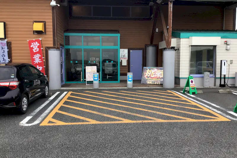 【ダイナム群馬安中店｜割引キャンペーン実施中】キッチンカー出店やプロモーションイベントに最適なアミューズメント施設のイベントスペース（①店舗駐車場）