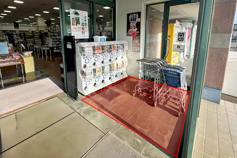【ブックマンズアカデミー太田店】キャンペーンやプロモーションに最適！地域密着型書店の風除室スペース