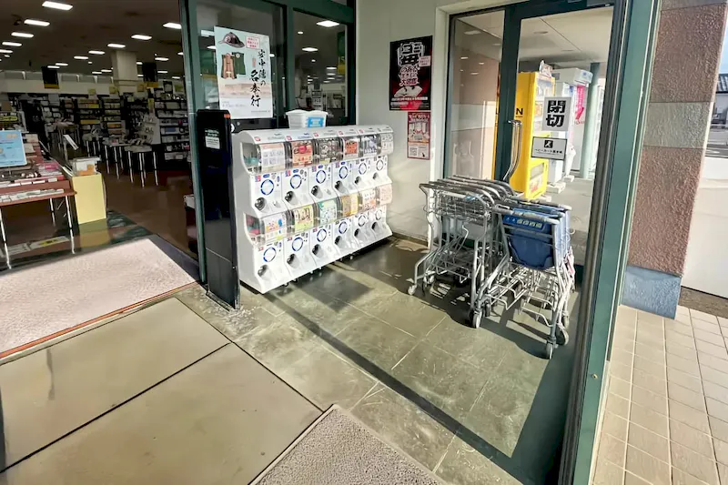 【ブックマンズアカデミー太田店】キャンペーンやプロモーションに最適！地域密着型書店の風除室スペース