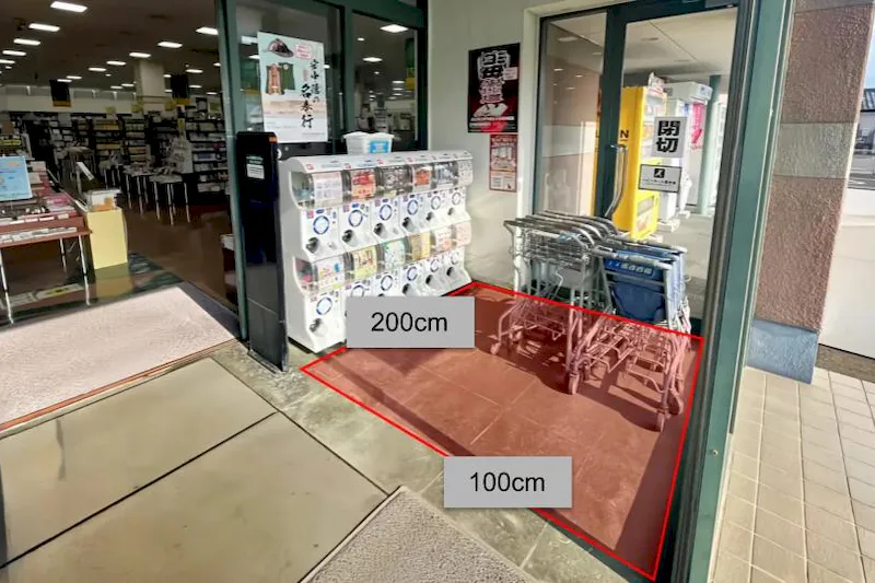 【ブックマンズアカデミー太田店】キャンペーンやプロモーションに最適！地域密着型書店の風除室スペースの画像